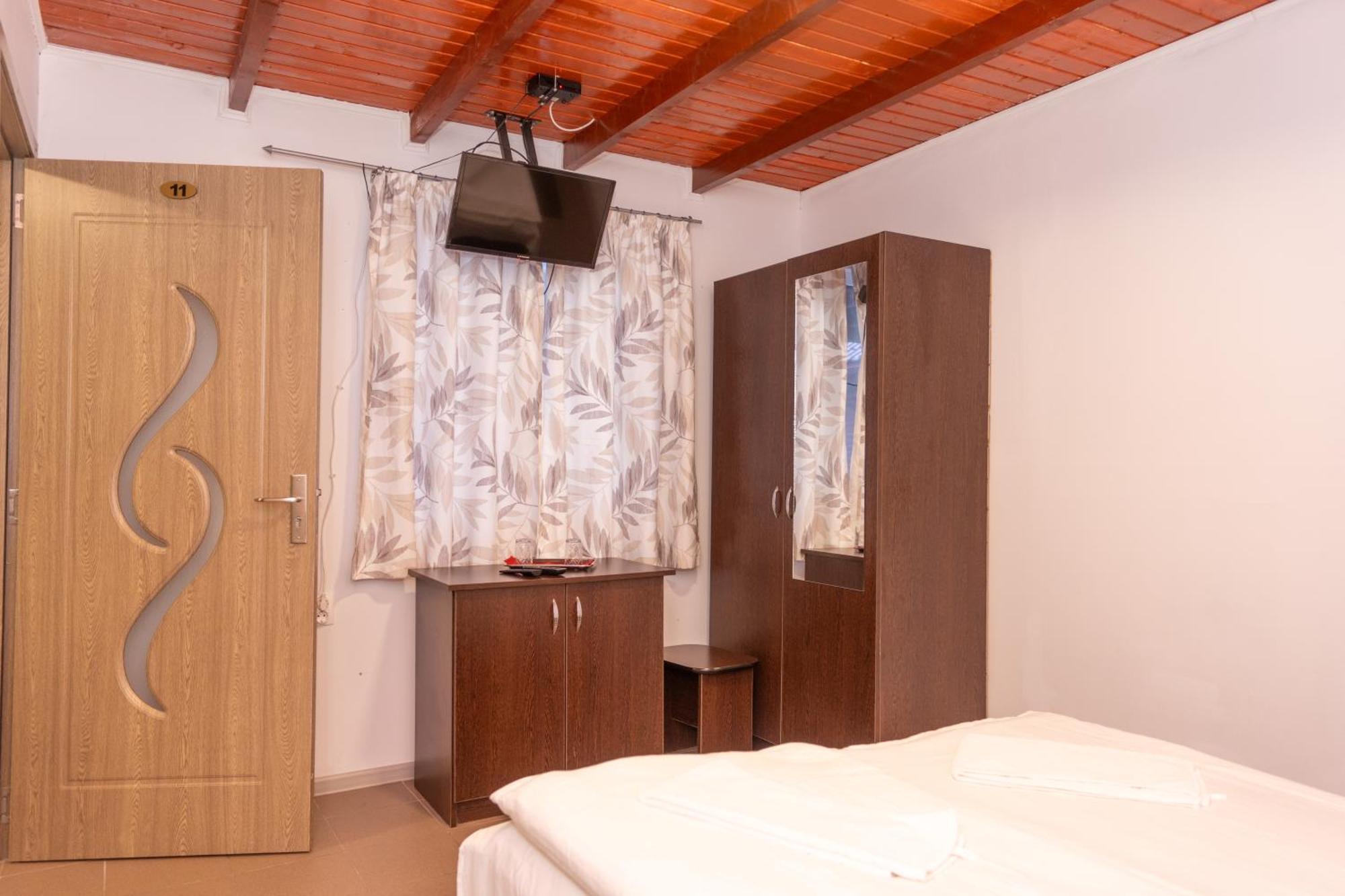 Vila Bradul ลากูโรซู ภายนอก รูปภาพ